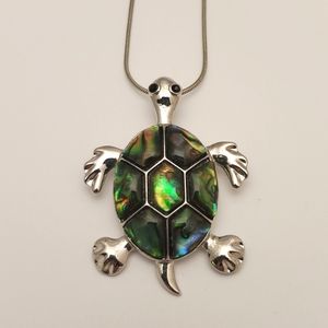 Turtle necklace with mother of pearl